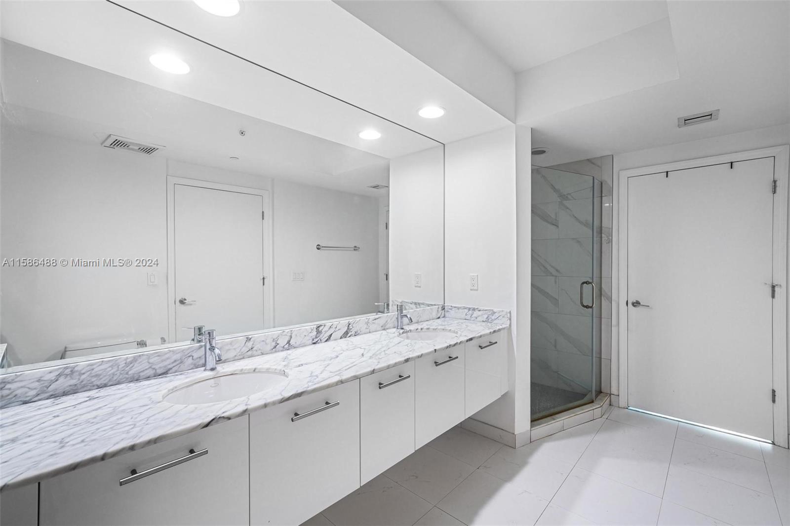 500 Brickell Ave # 700