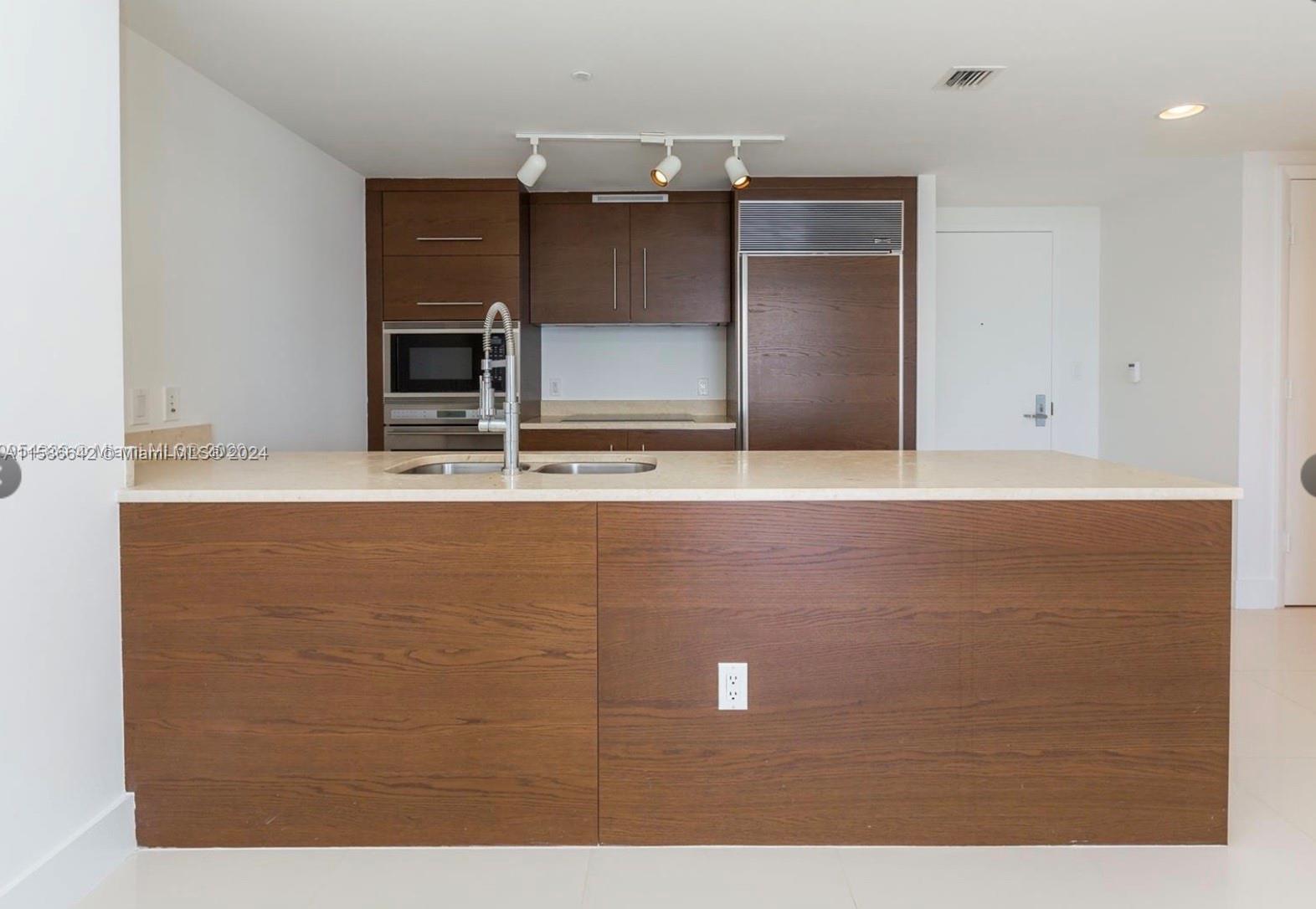 465 Brickell Ave # 5306