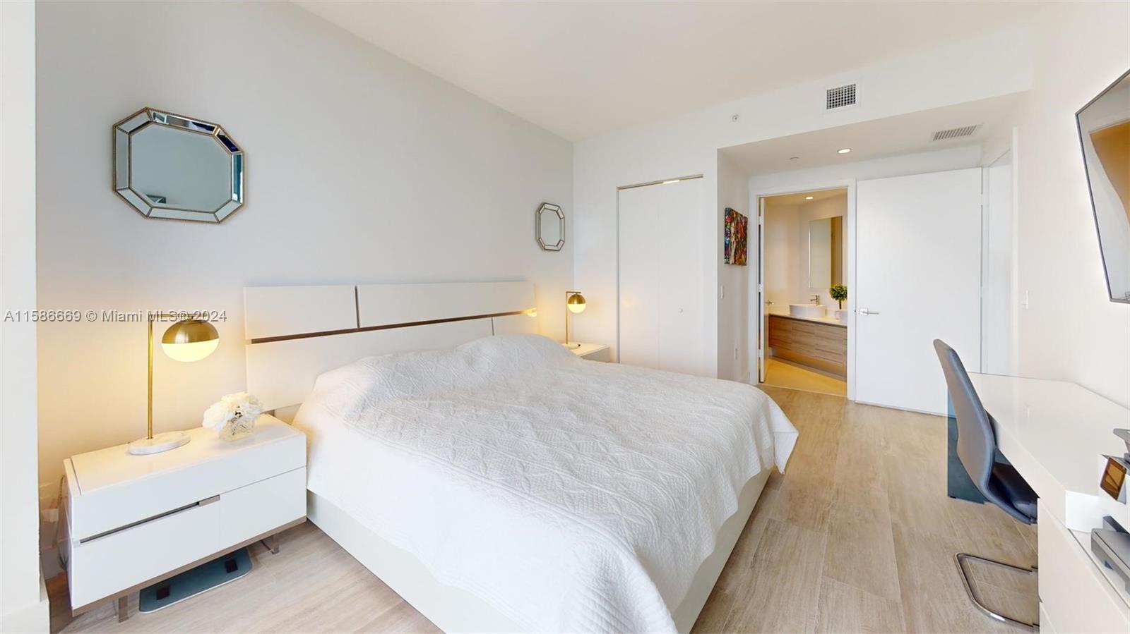 121 NE 34th St # 3004