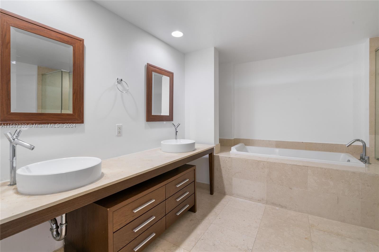 475 Brickell Ave # 2607