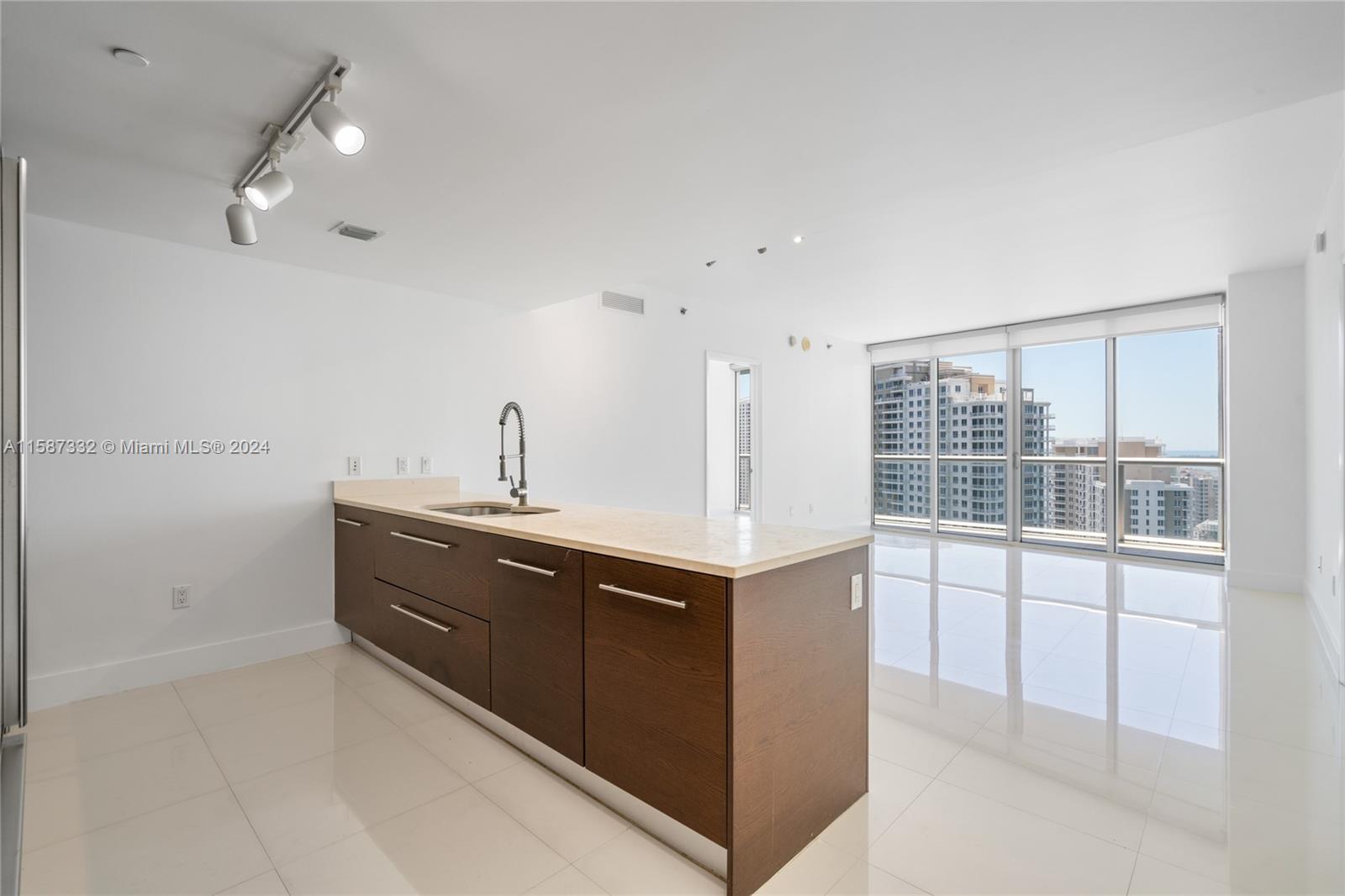 475 Brickell Ave # 2607