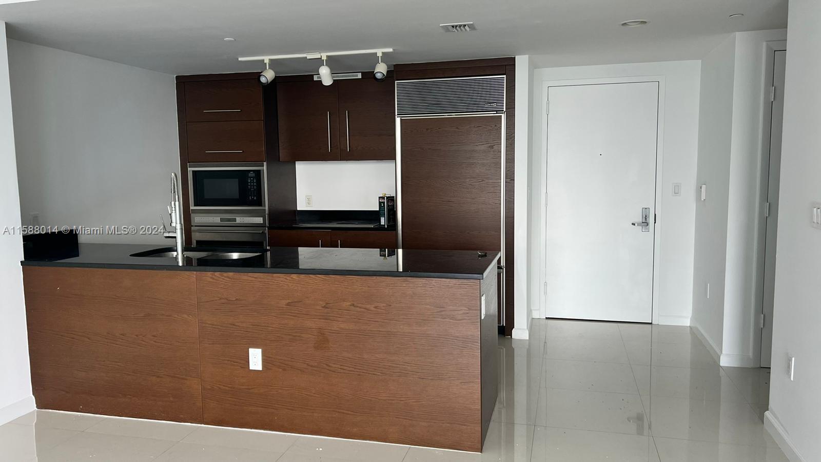 465 BRICKELL AV # 2406