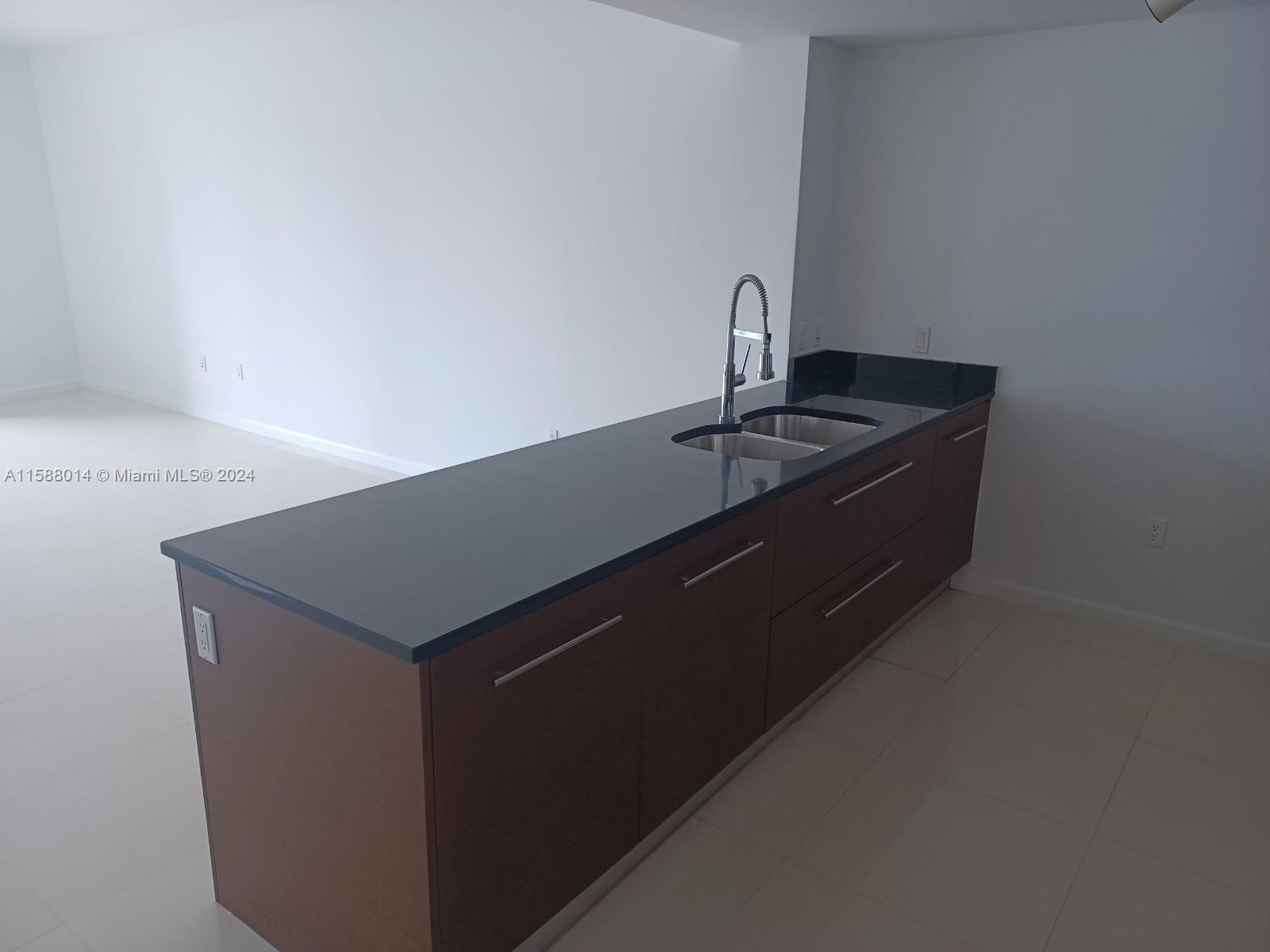 465 BRICKELL AV # 2406