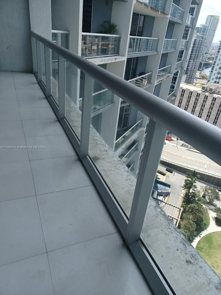 465 BRICKELL AV # 2406