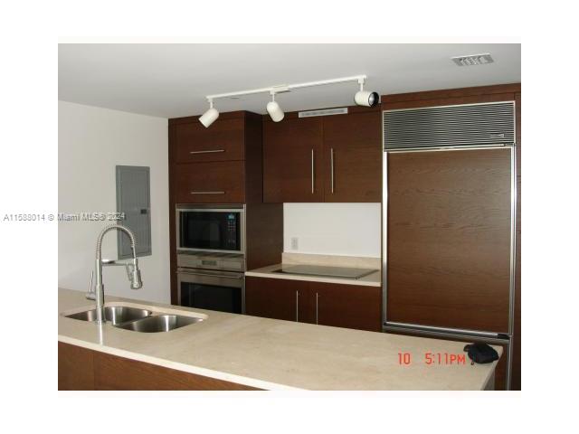 465 BRICKELL AV # 2406