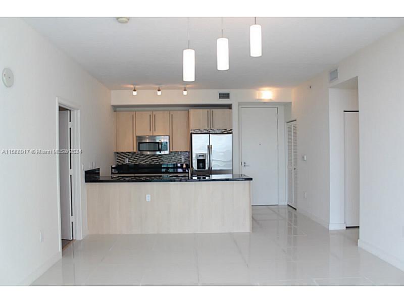 79 SW 12th St Unit: 2404-S