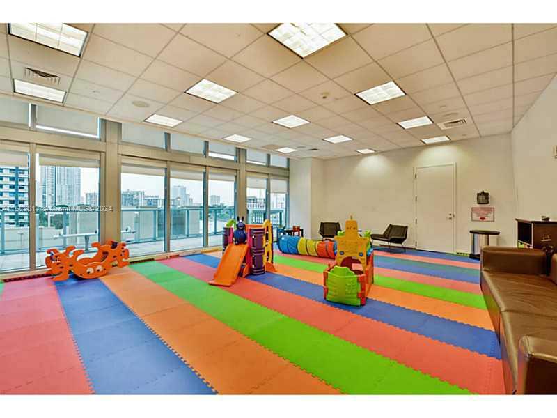 79 SW 12th St Unit: 2404-S