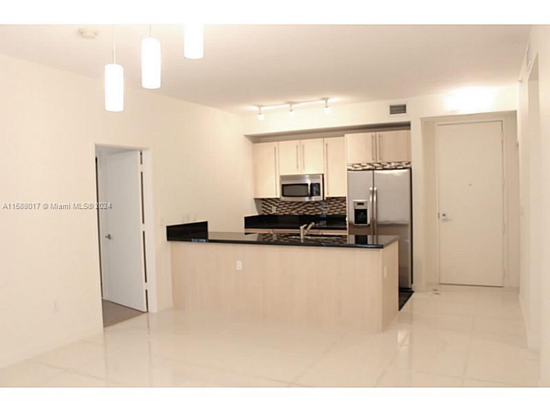 79 SW 12th St Unit: 2404-S