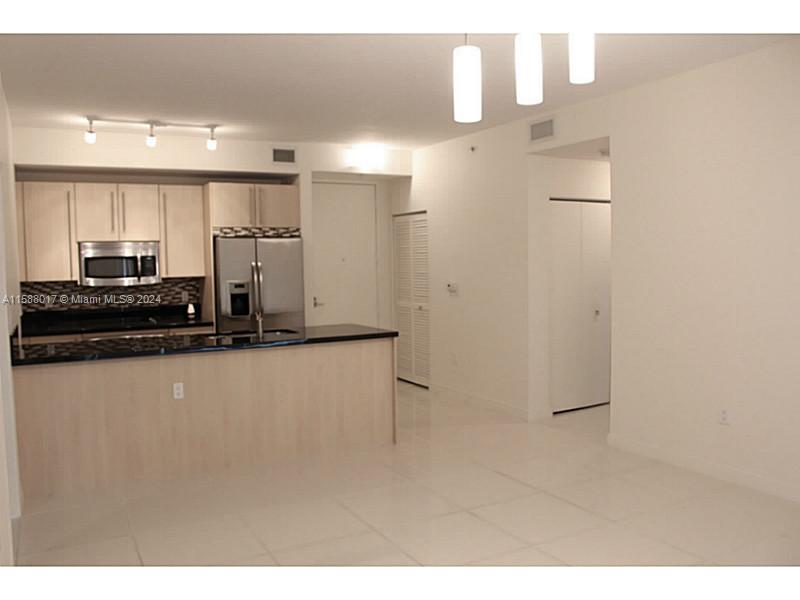79 SW 12th St Unit: 2404-S