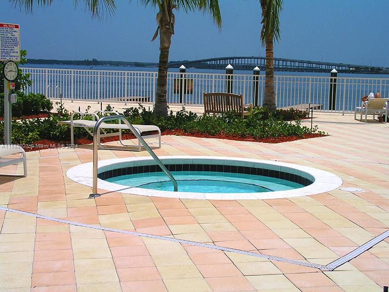 2101 Brickell Ave # 2305