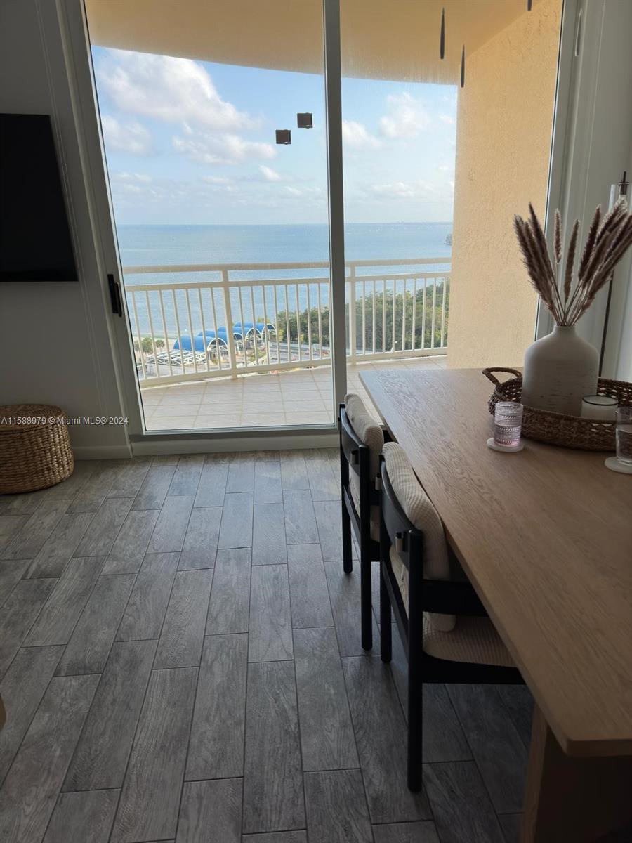 2475 Brickell Ave # 1607