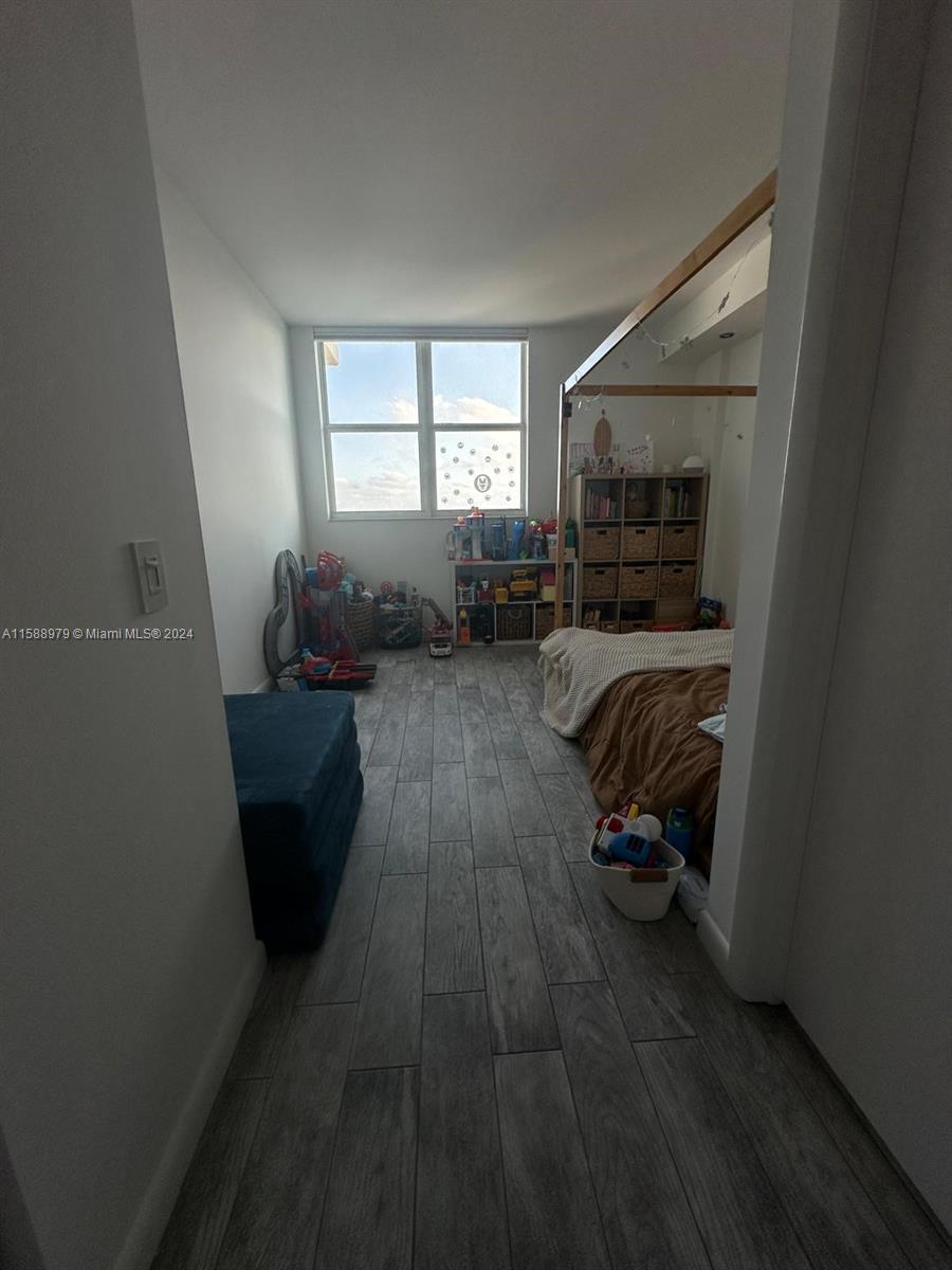 2475 Brickell Ave # 1607