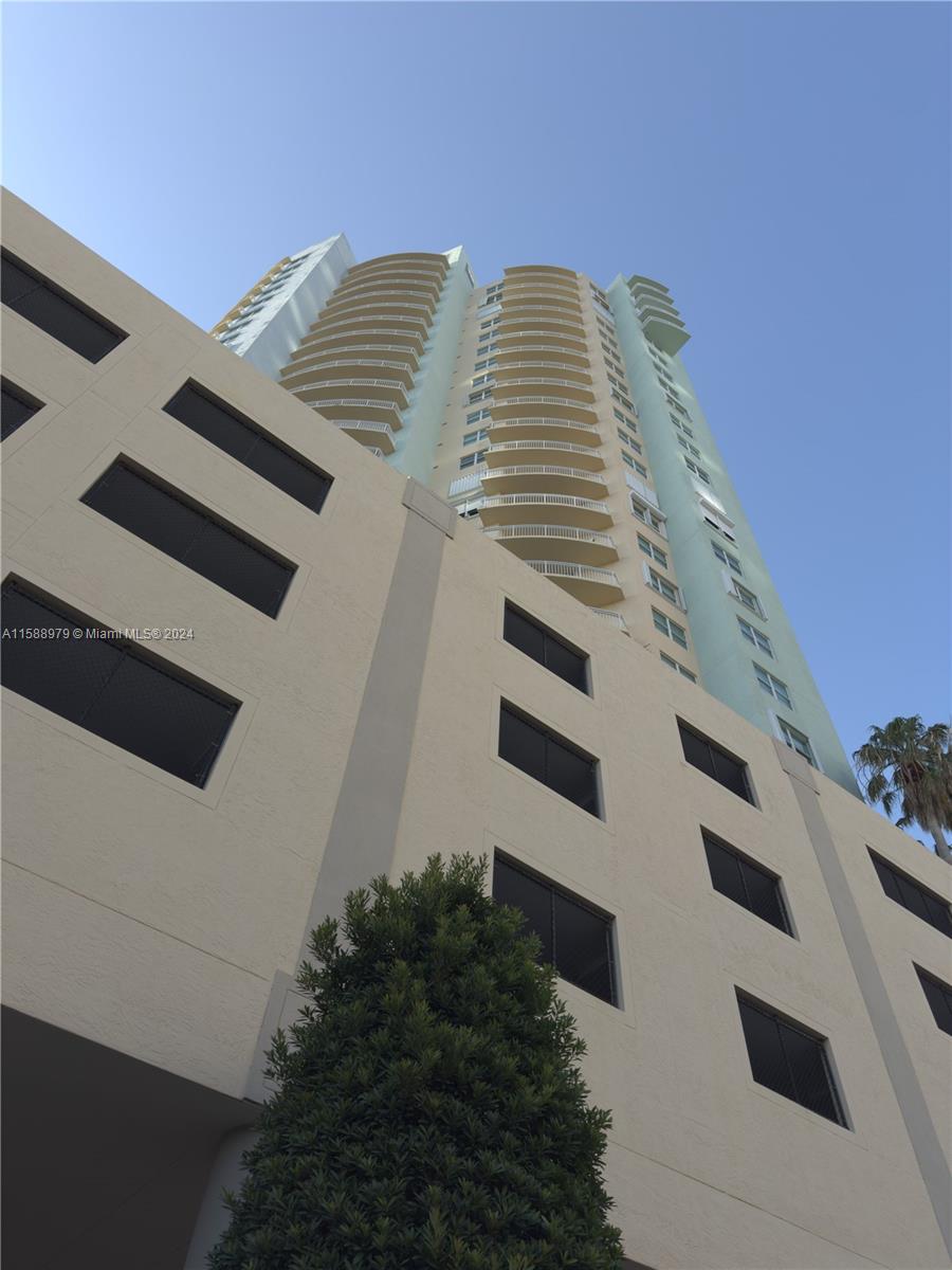 2475 Brickell Ave # 1607
