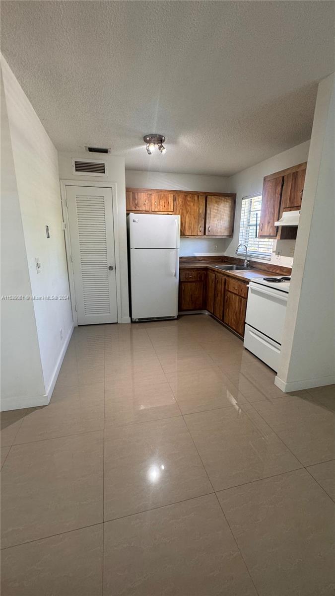 5156 NE 6th Ave # 220