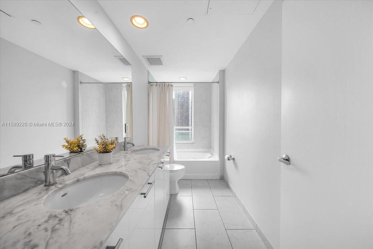 950 Brickell Bay Dr # 2700