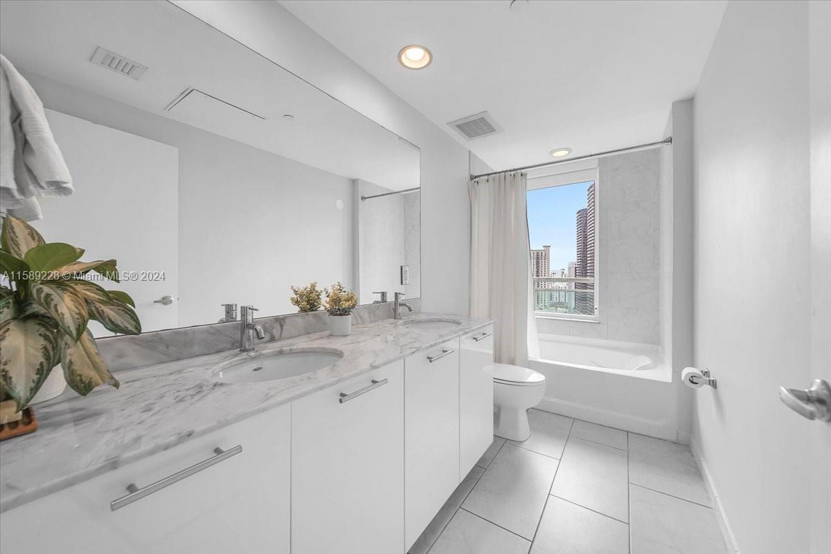 950 Brickell Bay Dr # 2700