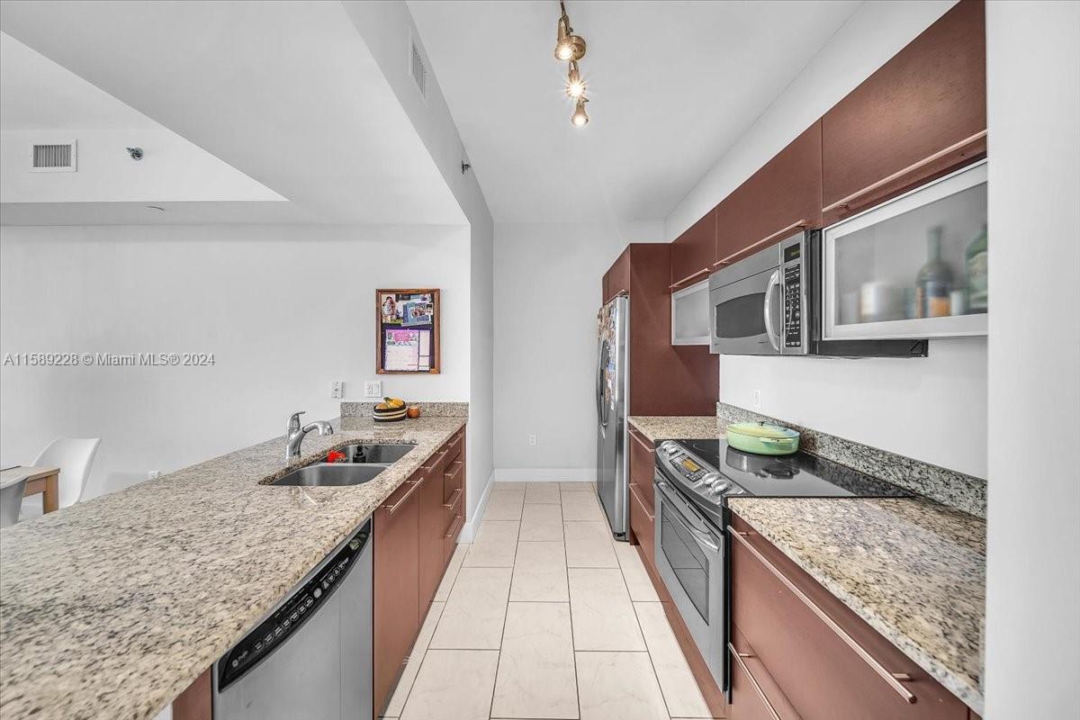 950 Brickell Bay Dr # 2700