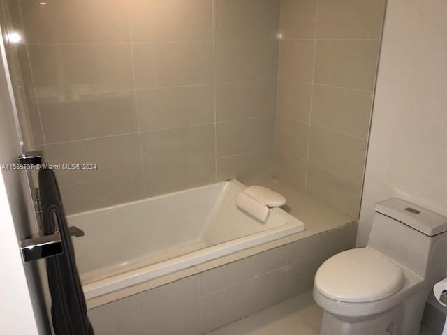 45 SW 9th St # 2209