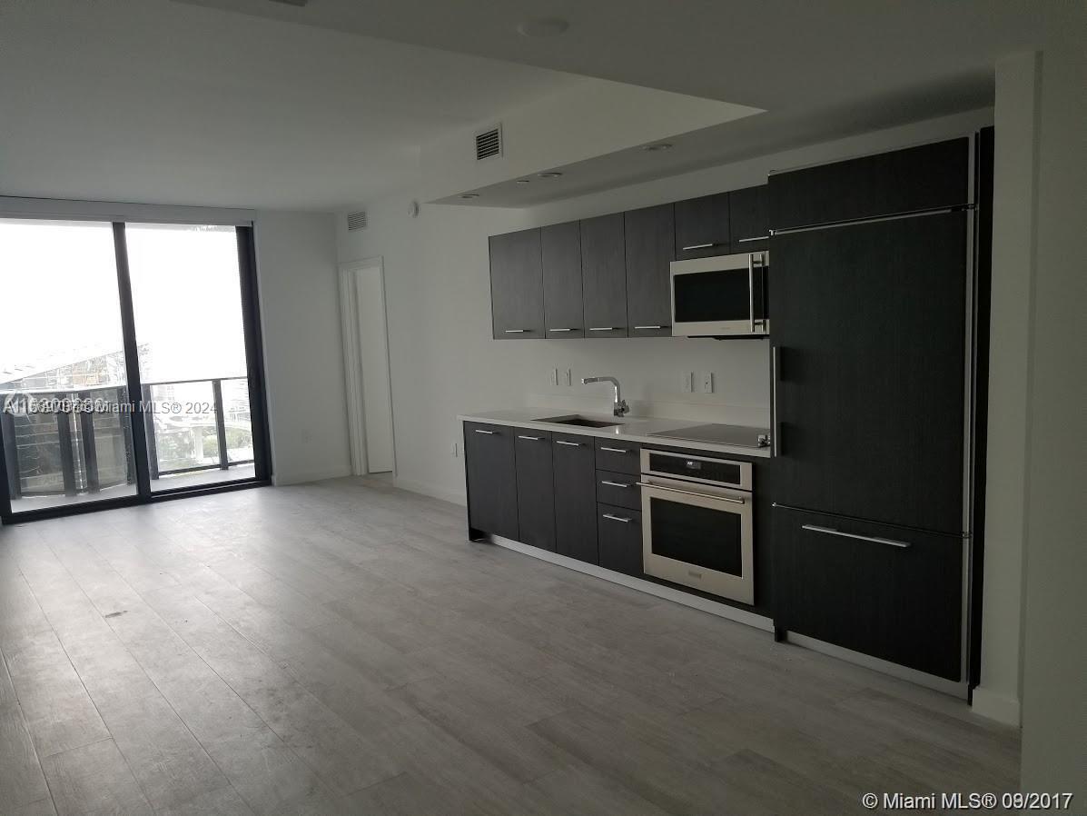 45 SW 9th St # 2209