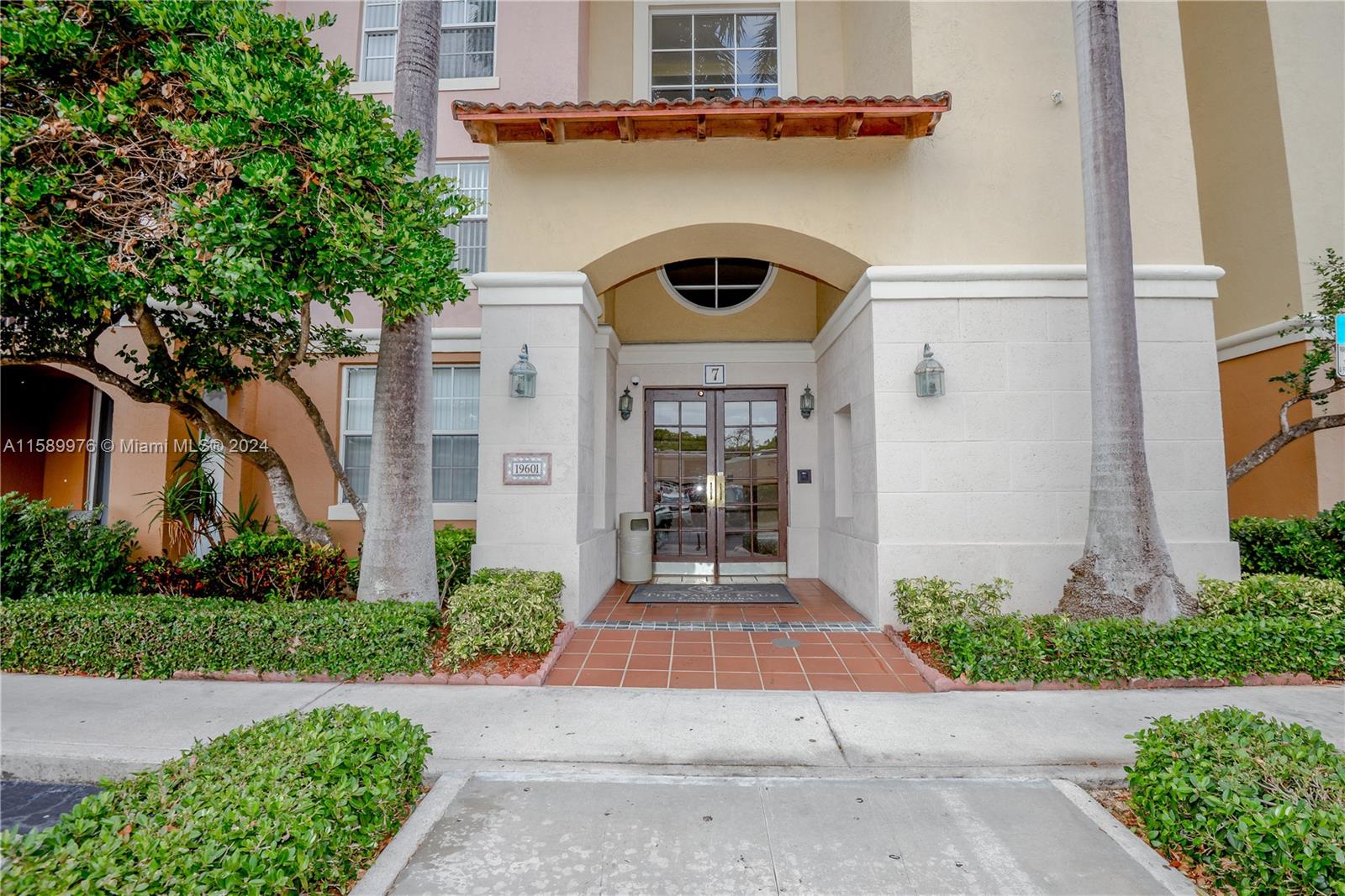 19601 E Country Club Dr # 7103