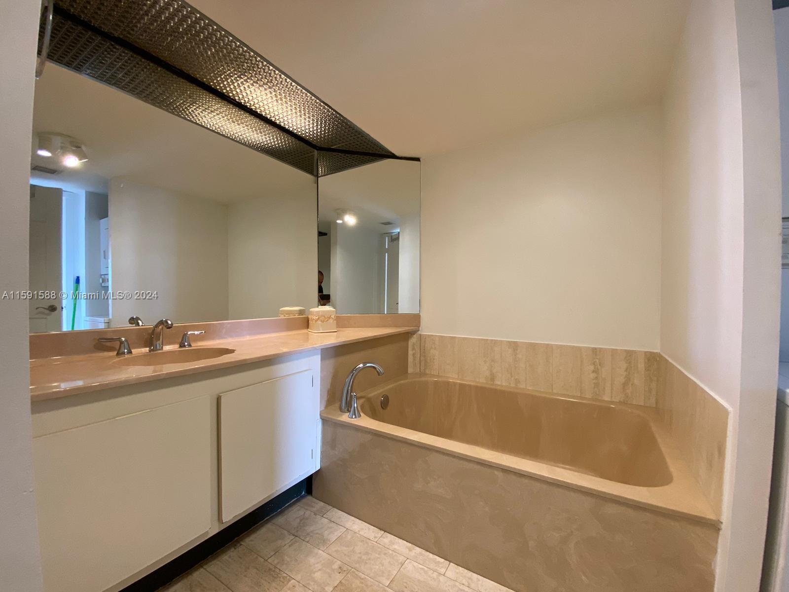 1717 N Bayshore Dr # 3756 Unit: A-3756