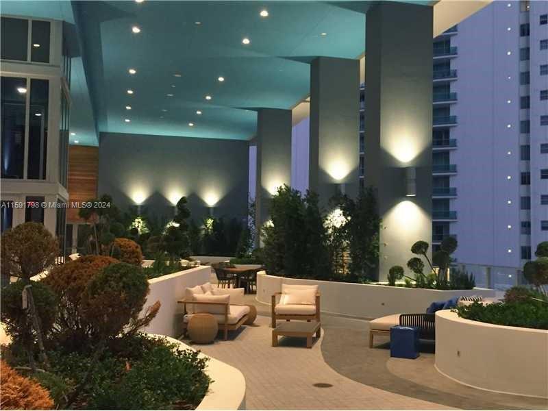 1300 Brickell Bay Dr # 1207