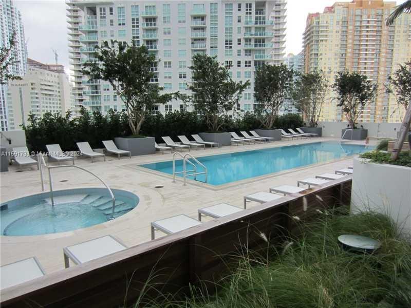 1300 Brickell Bay Dr # 1207