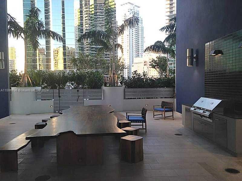 1300 Brickell Bay Dr # 1207