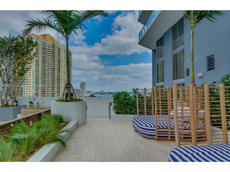 1300 Brickell Bay Dr # 1207