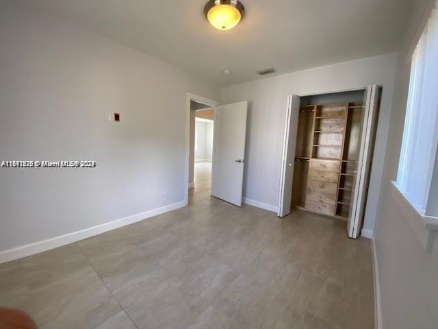 3433 SW 16th St # 3433