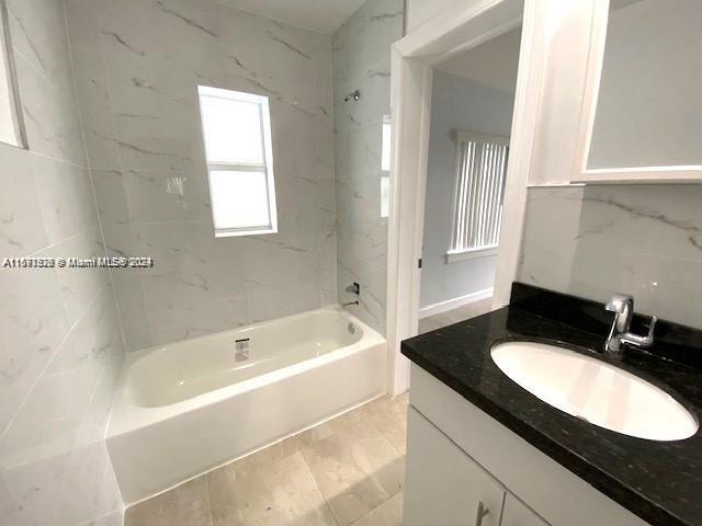 3433 SW 16th St # 3433