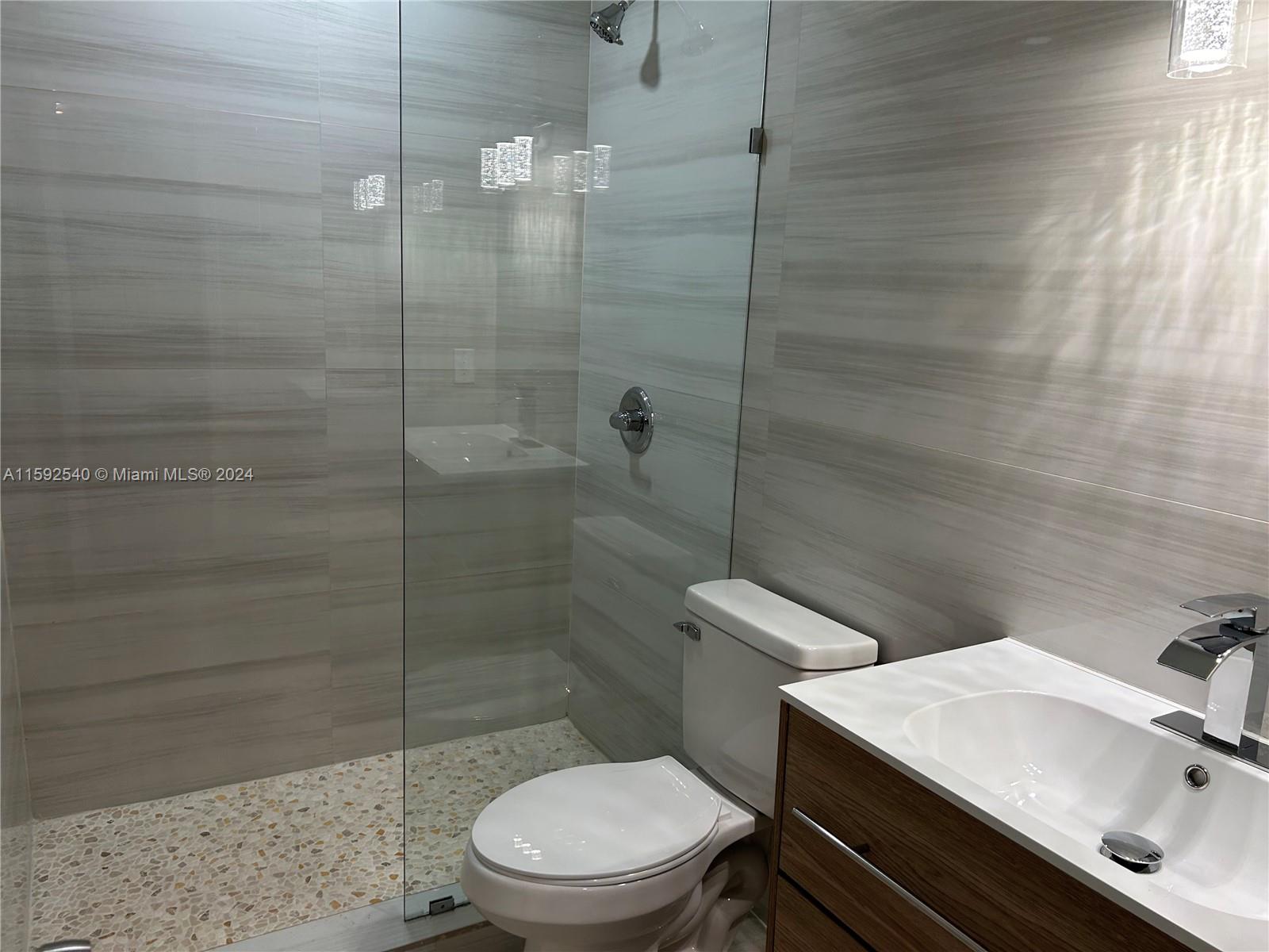 7525 SW 153rd Pl # 11 Unit: 204-11