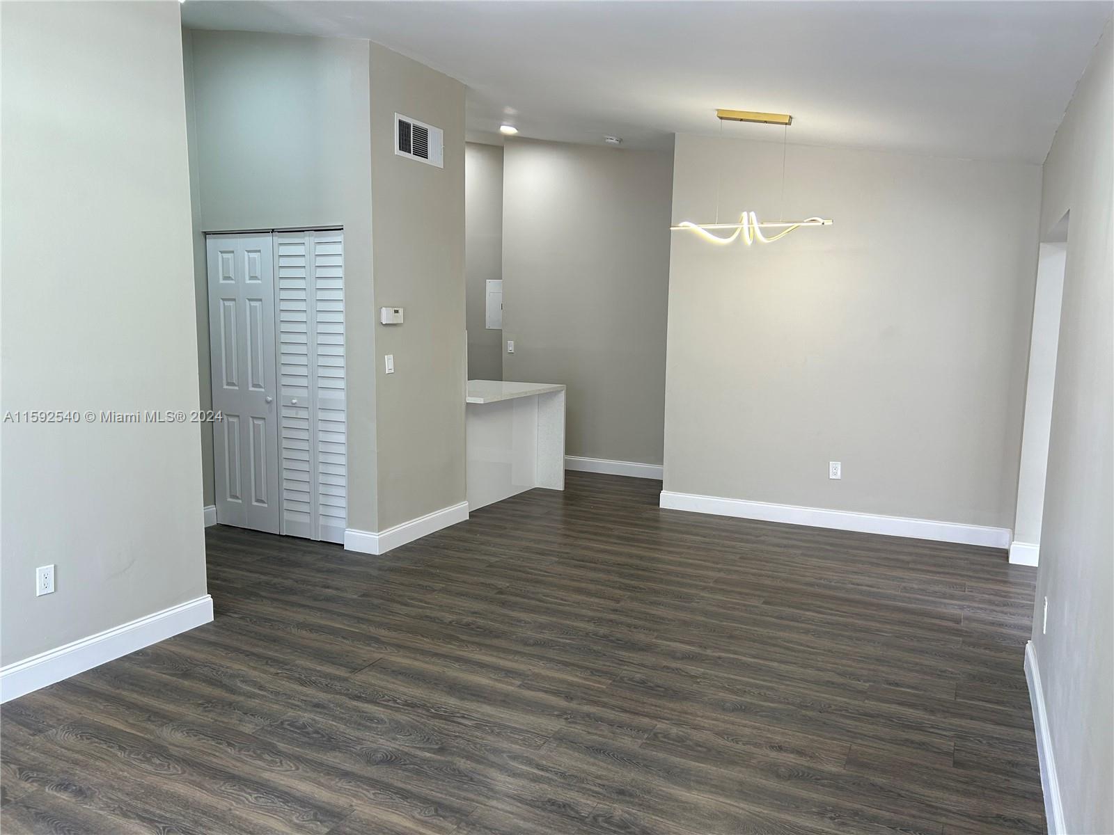 7525 SW 153rd Pl # 11 Unit: 204-11