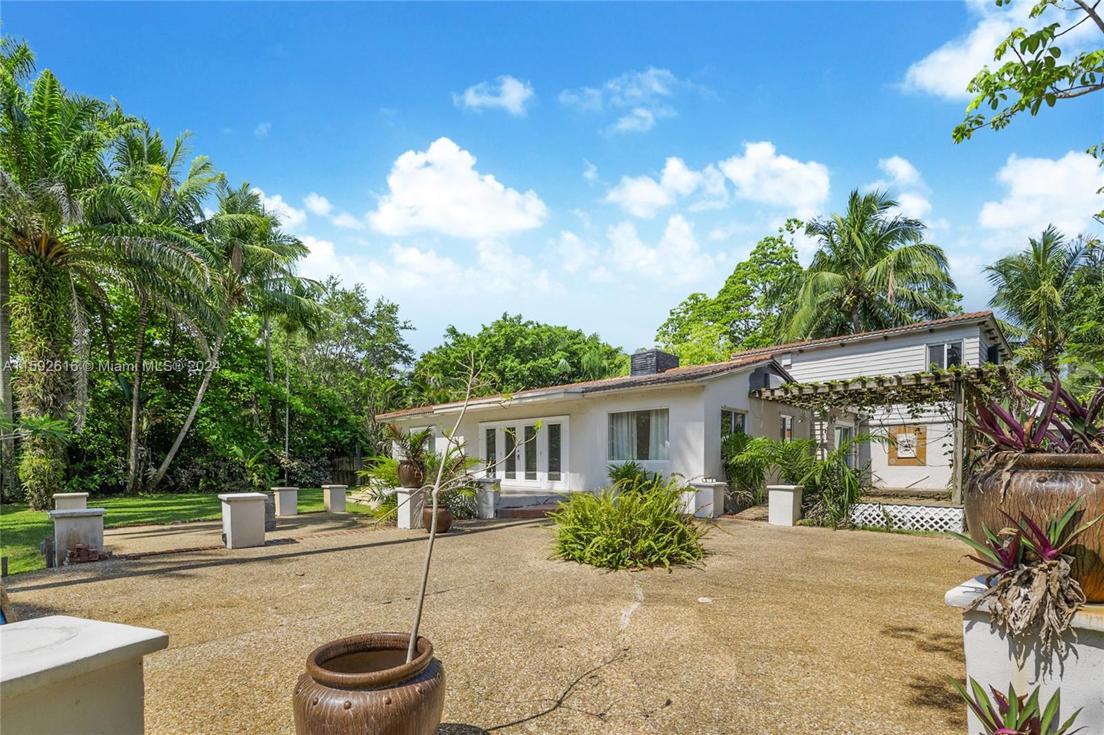 2154 Lazy Ln