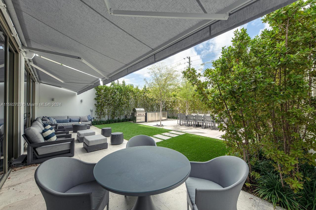 300 Collins Ave # 2A