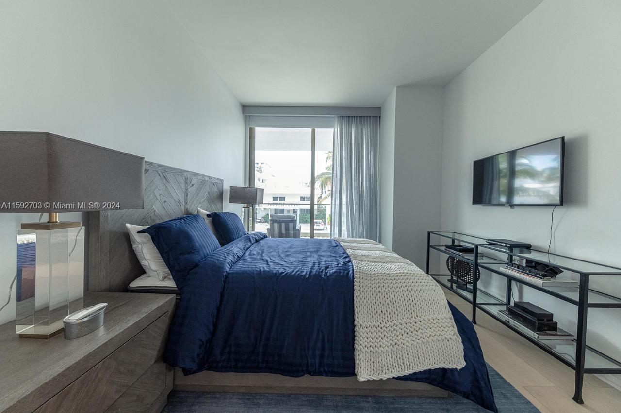 300 Collins Ave # 2A