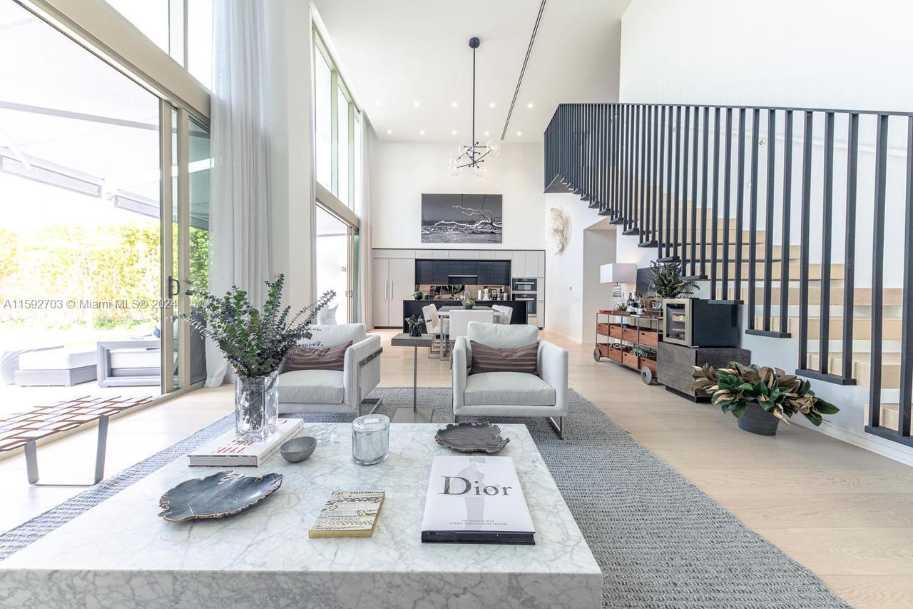 300 Collins Ave # 2A