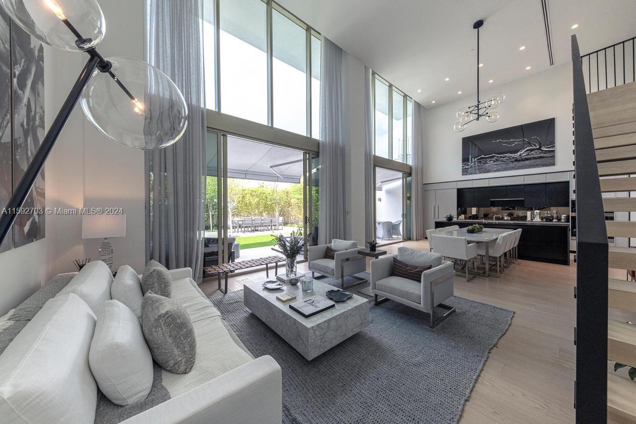 300 Collins Ave # 2A