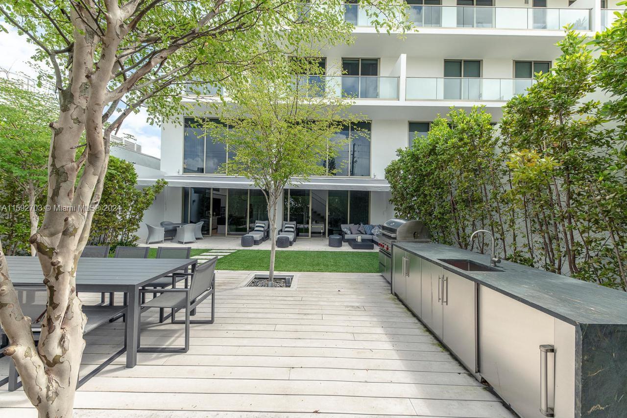 300 Collins Ave # 2A