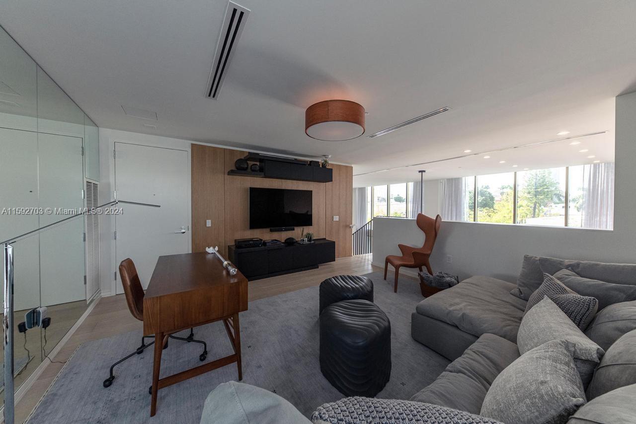 300 Collins Ave # 2A