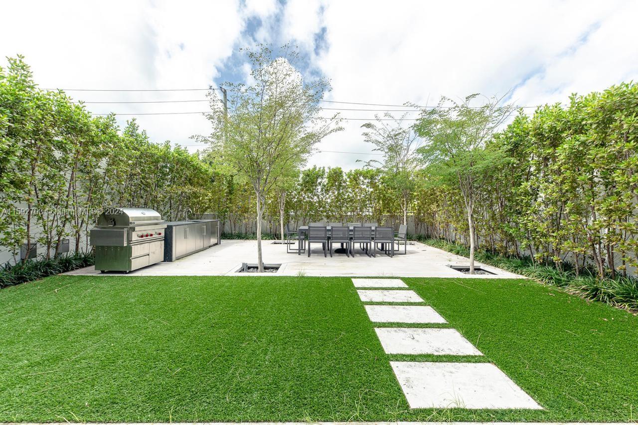 300 Collins Ave # 2A