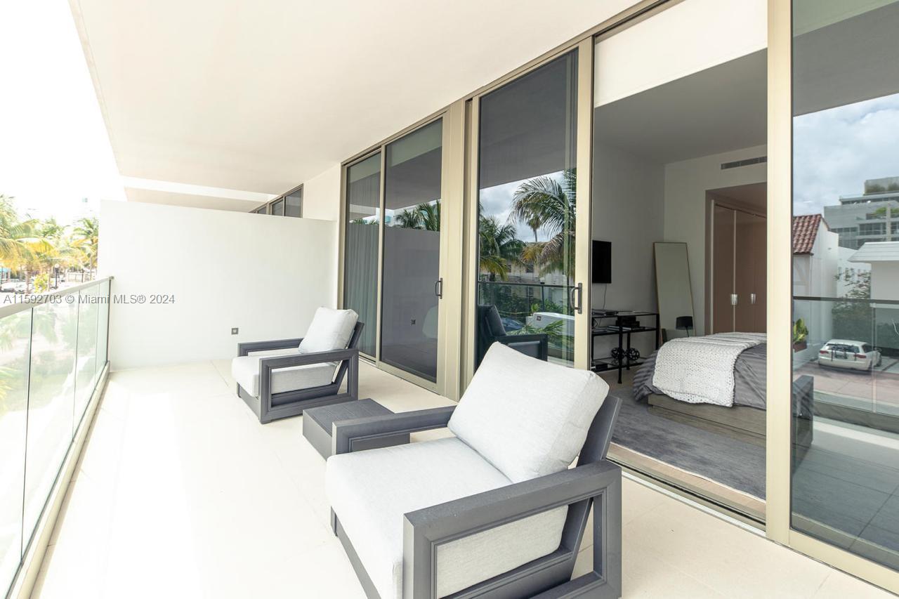 300 Collins Ave # 2A