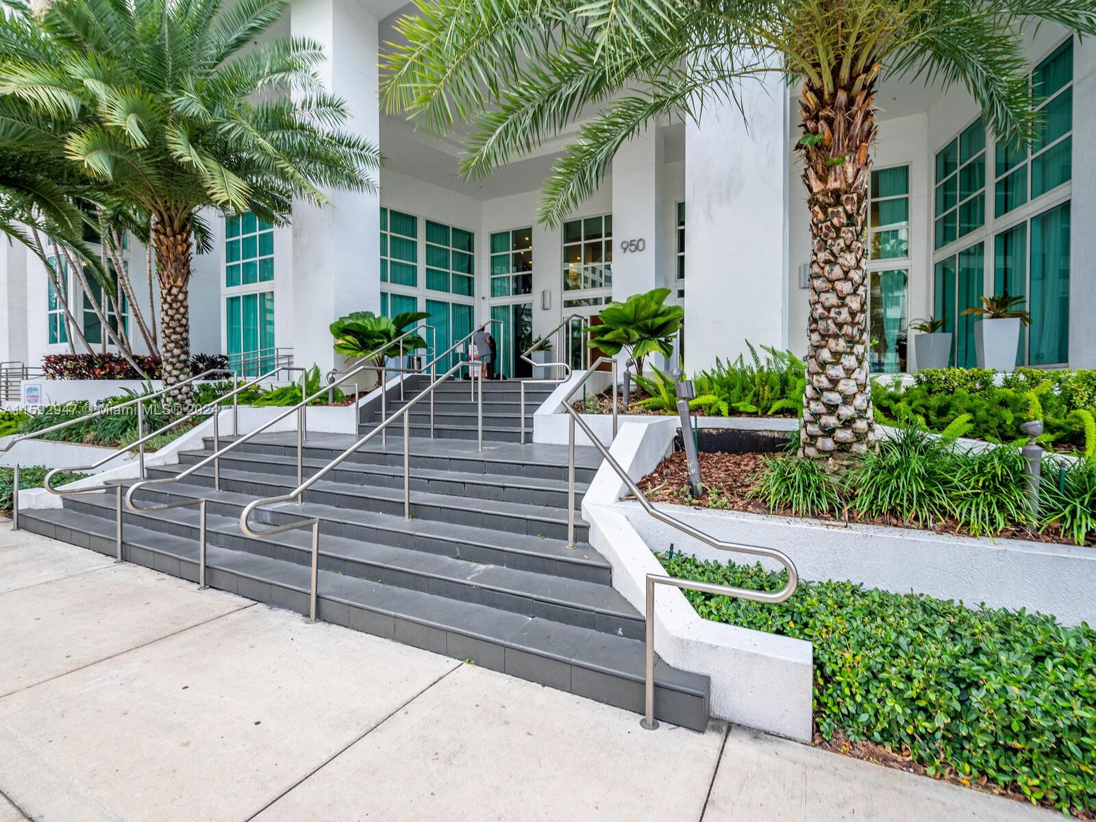 950 Brickell Bay Dr # 4104