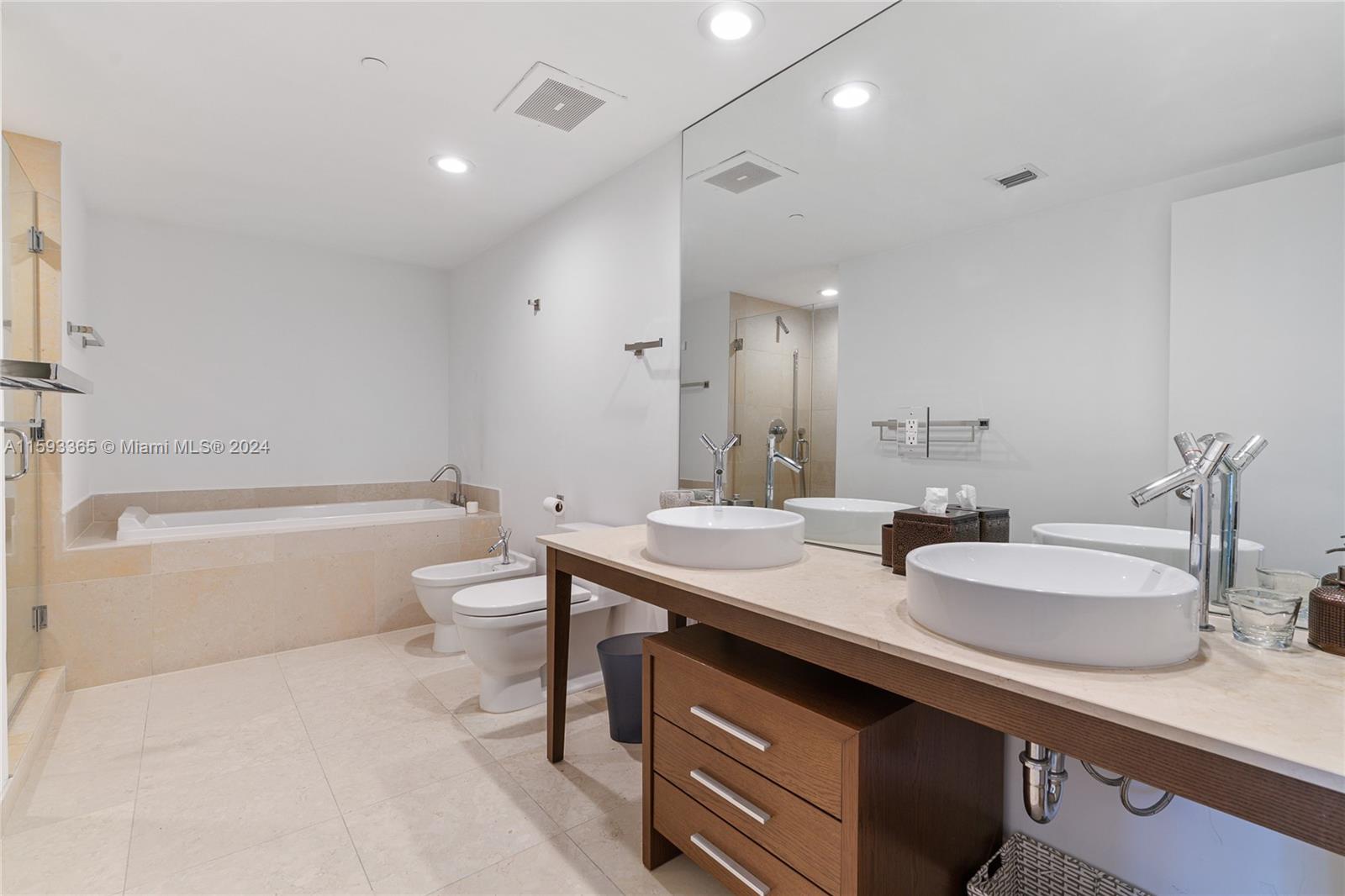 495 Brickell Ave # 4802