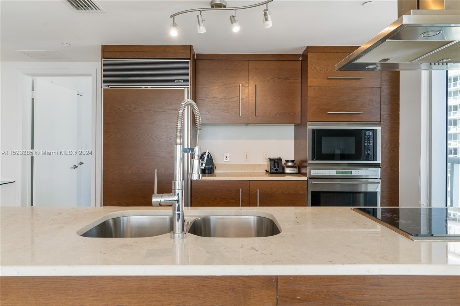 495 Brickell Ave # 4802