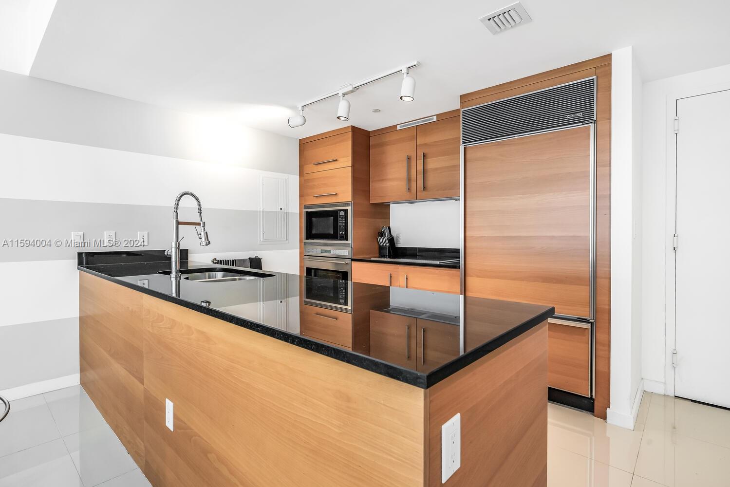 475 Brickell Ave # 2409