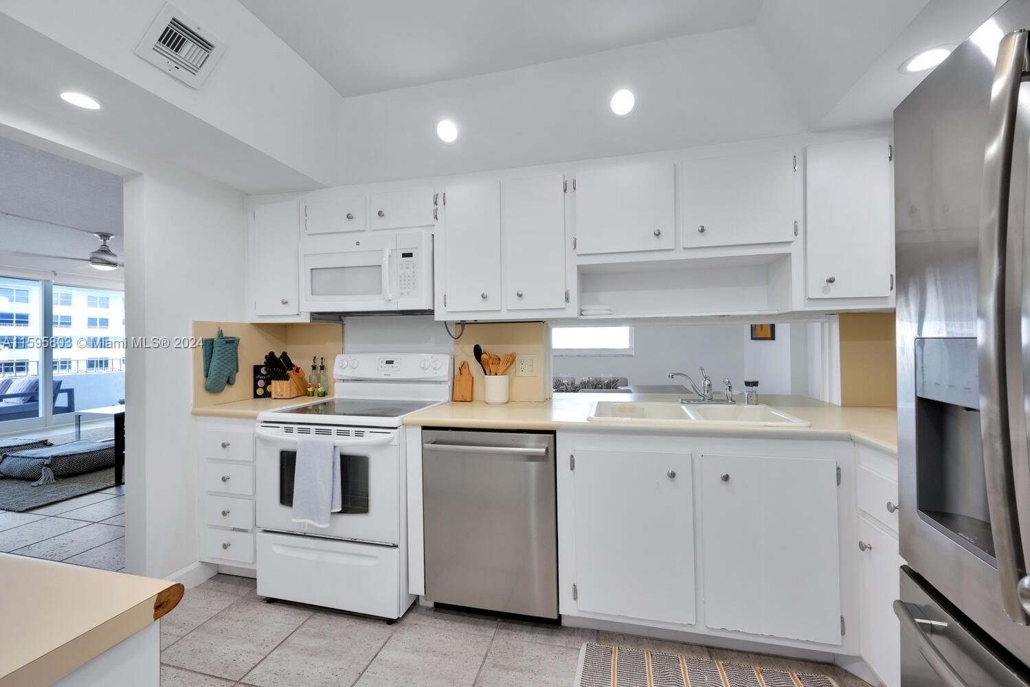 177 Ocean Lane Dr # 1009