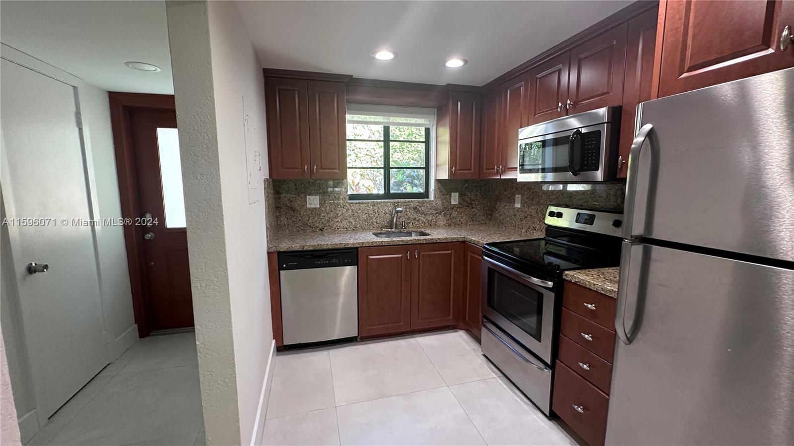 1521 NE 105th St # 1 Unit: 1-1