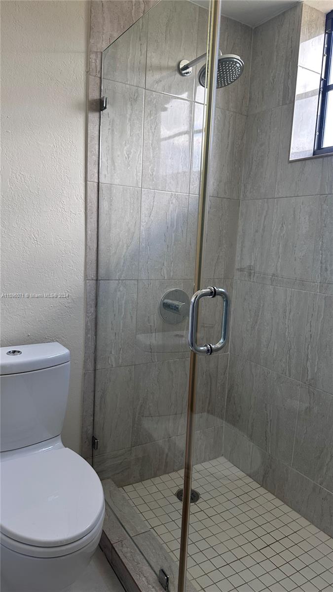 1521 NE 105th St # 1 Unit: 1-1