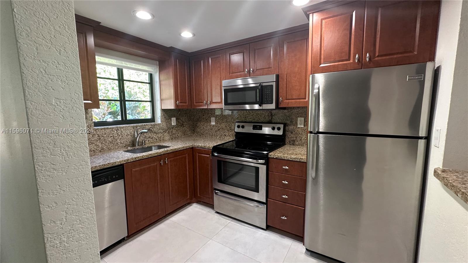 1521 NE 105th St # 1 Unit: 1-1